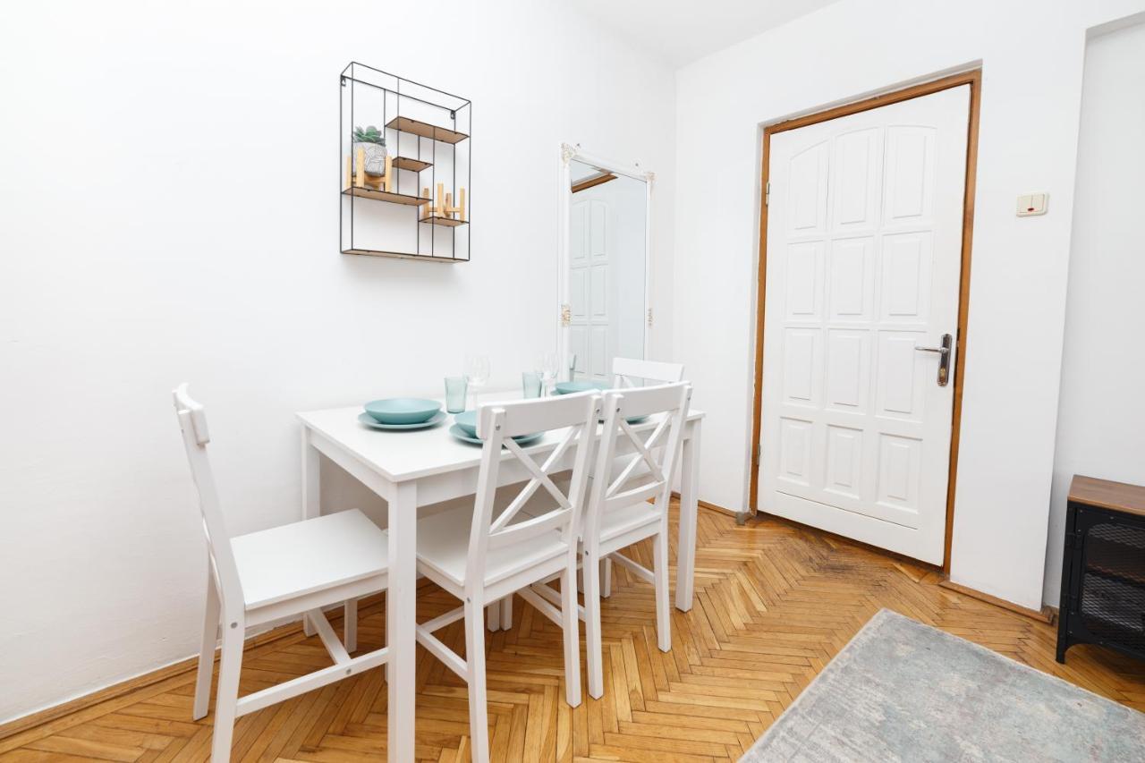 Appartement Color Ap Calea Victoriei 12C à Bucarest Extérieur photo