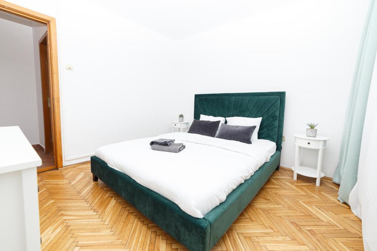 Appartement Color Ap Calea Victoriei 12C à Bucarest Extérieur photo